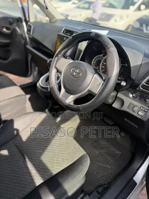 Toyota Ractis 1.5 AWD 2015 Silver