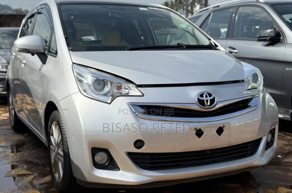 Toyota Ractis 1.5 AWD 2015 Silver
