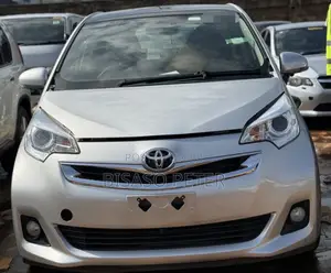 Toyota Ractis 1.5 AWD 2015 Silver