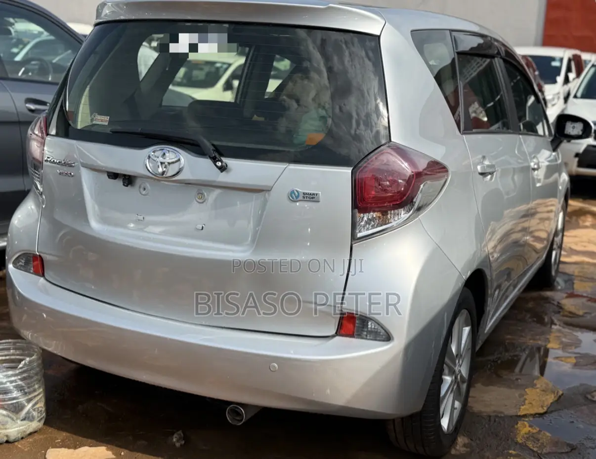 Toyota Ractis 1.5 AWD 2015 Silver