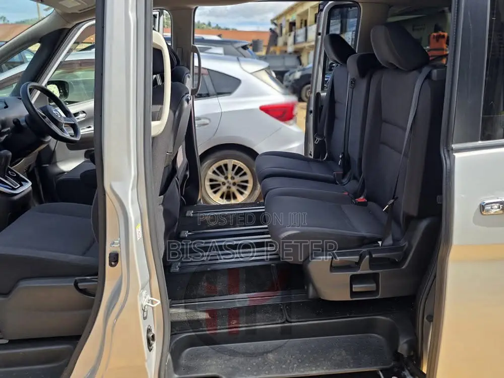 Nissan Serena 2016 Silver