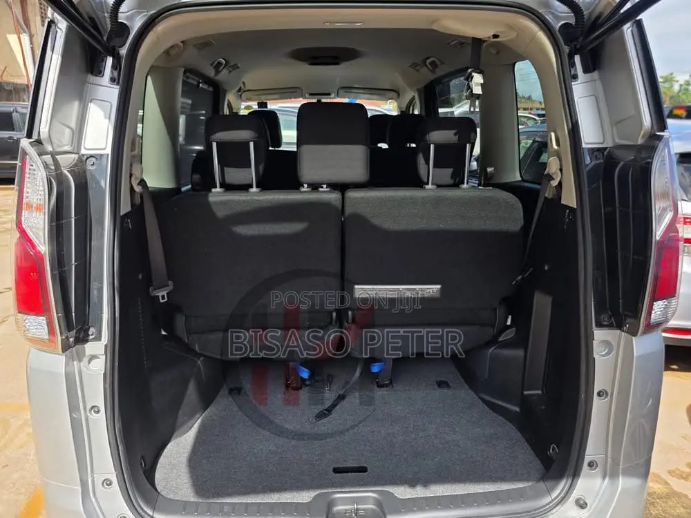 Nissan Serena 2016 Silver