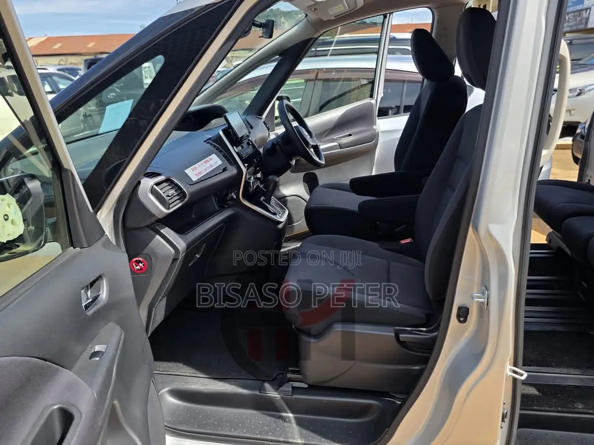 Nissan Serena 2016 Silver