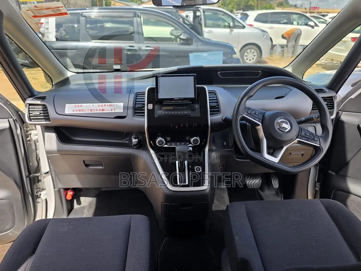 Nissan Serena 2016 Silver