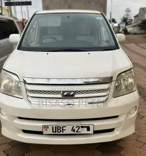 Toyota Noah 2.0 AWD (8 Seater) 2005 White