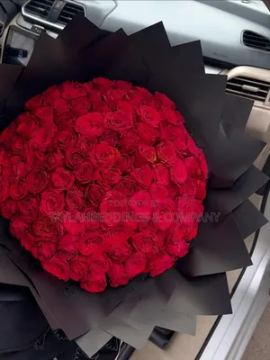 Premium Red Roses in Luxurious Black Wrapping Gift