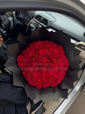 Premium Red Roses in Luxurious Black Wrapping Gift