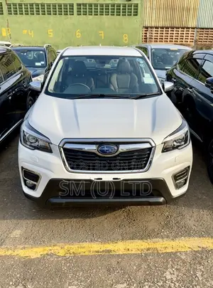 Subaru Forester Premium AWD 2020 White