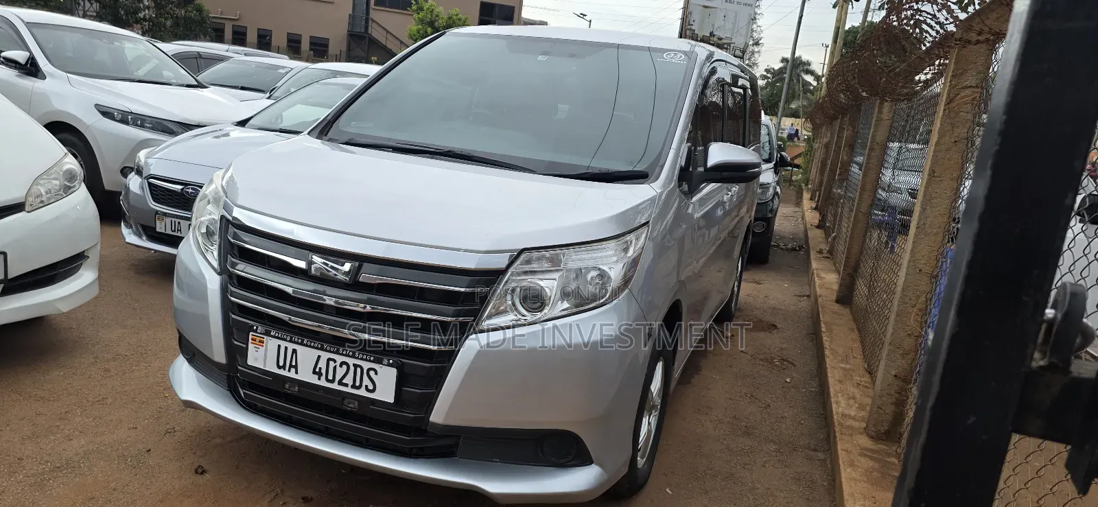 Toyota Noah 2015 Silver