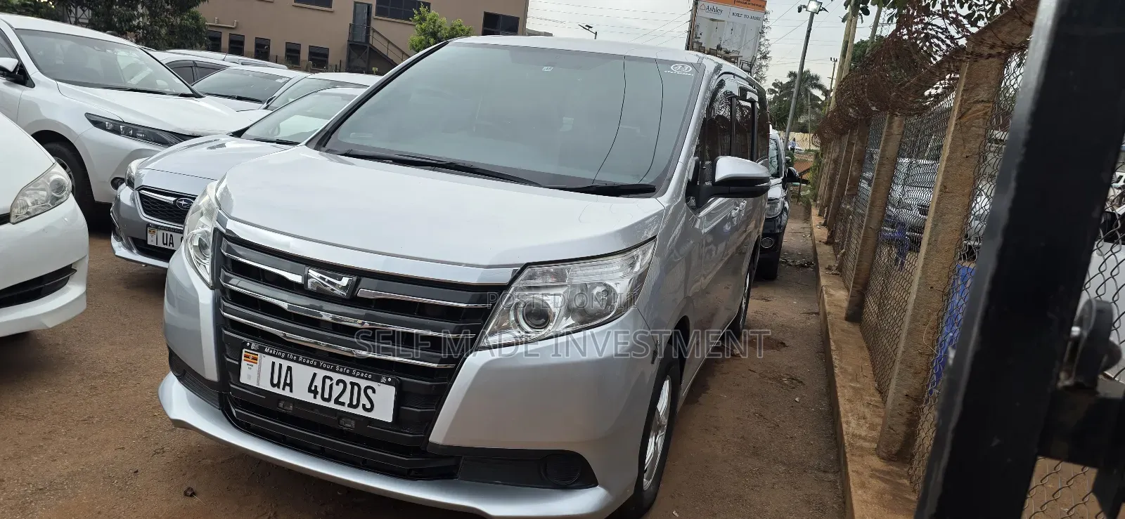 Toyota Noah 2015 Silver