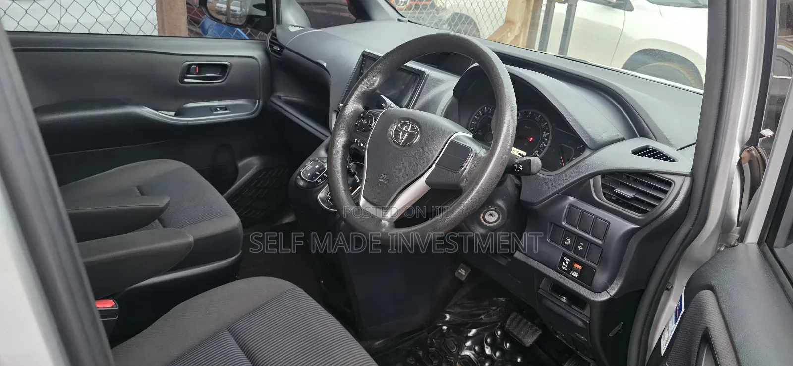 Toyota Noah 2015 Silver