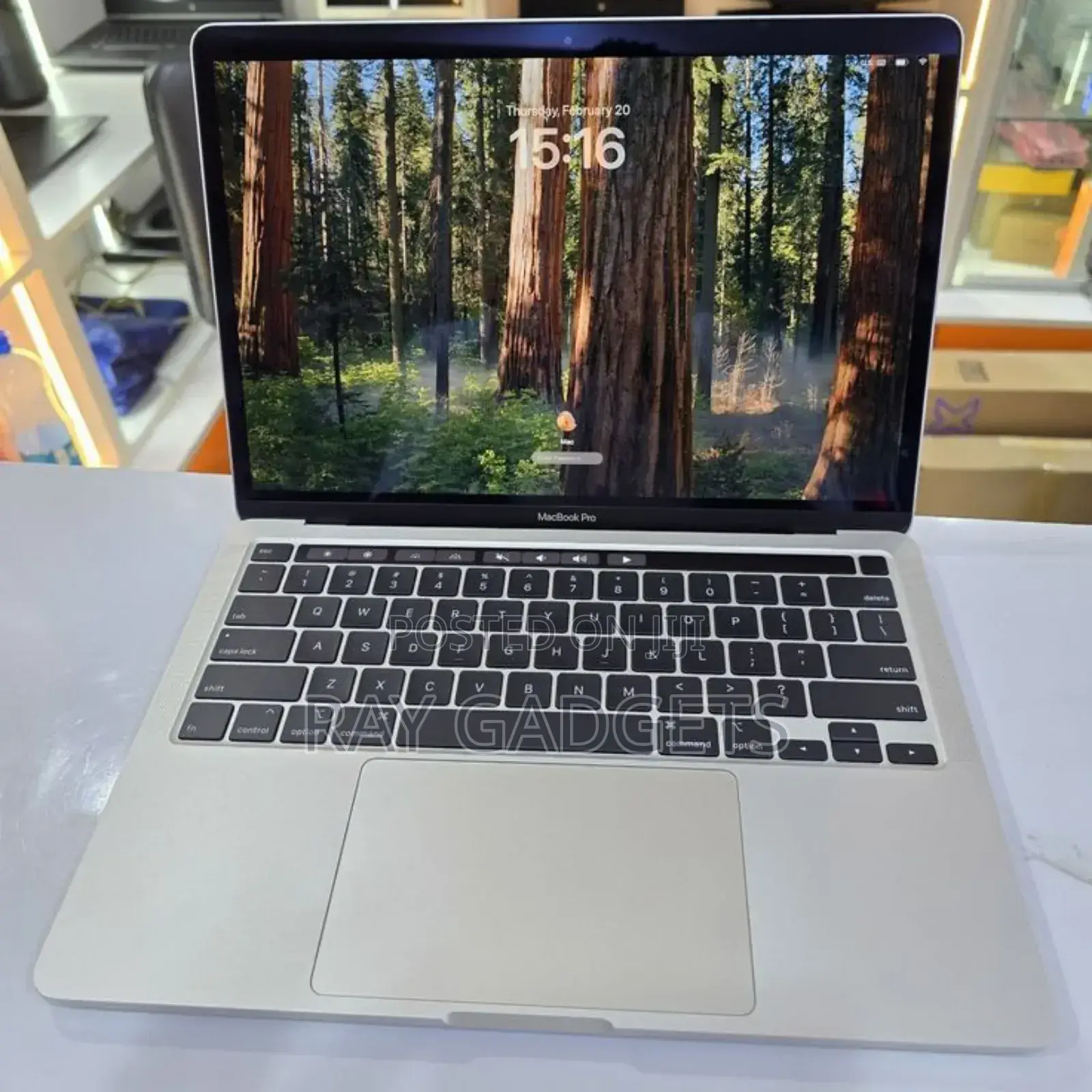 Laptop Apple MacBook 2020 16GB Intel Core i7 SSD 512GB