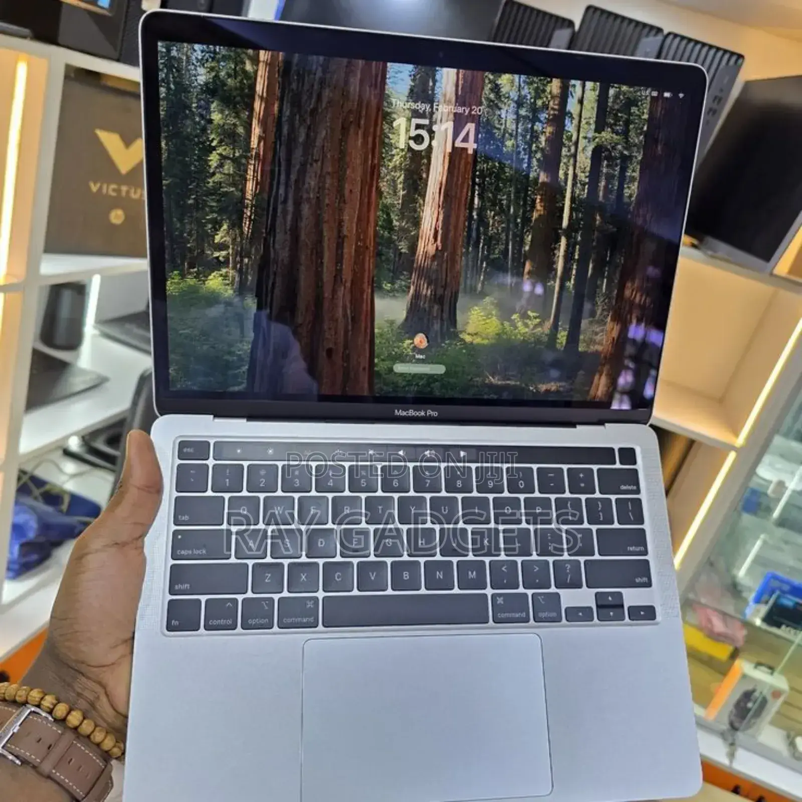 Laptop Apple MacBook 2020 16GB Intel Core i7 SSD 512GB