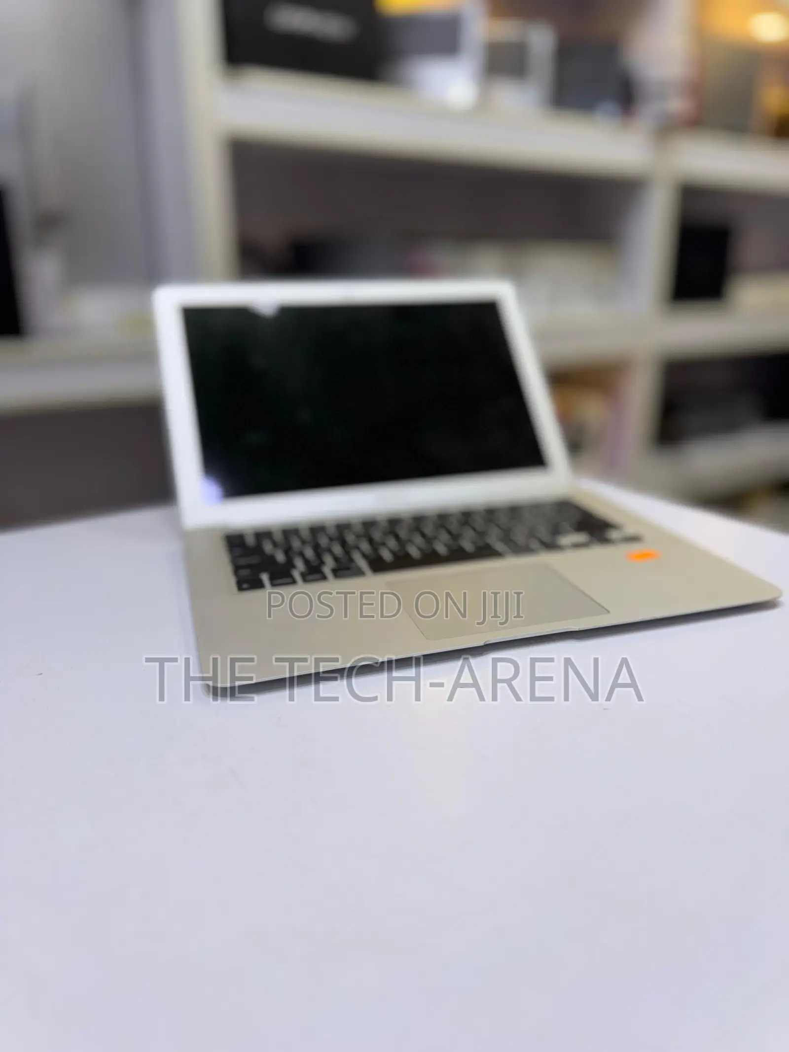 New Laptop Apple MacBook Air 4GB Intel Core i5 SSD 128GB