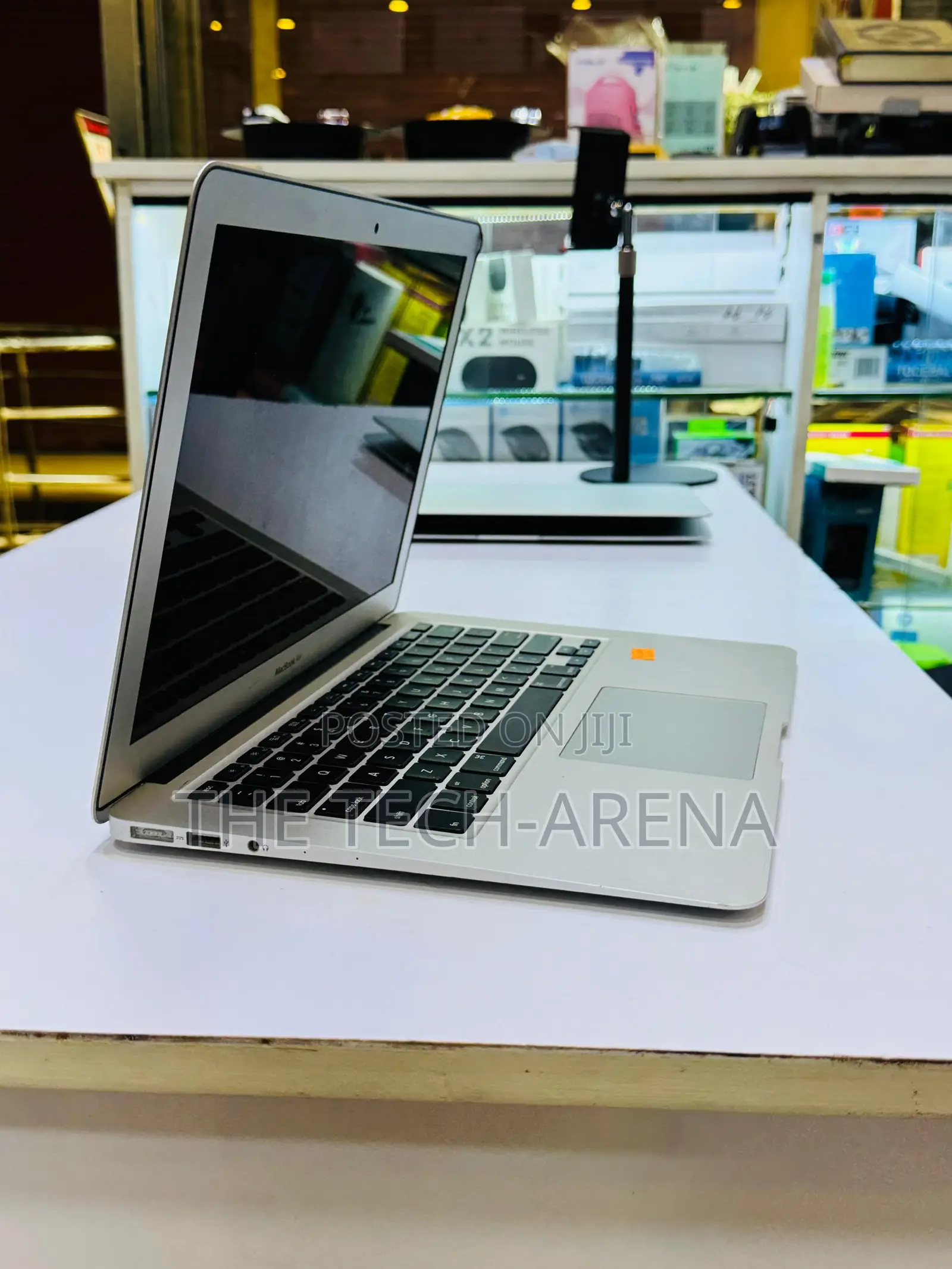 New Laptop Apple MacBook Air 4GB Intel Core i5 SSD 128GB