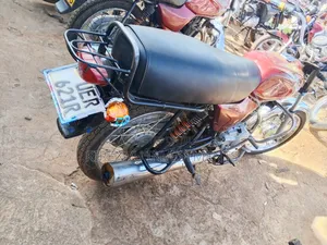 Bajaj Boxer 100 2016 Red