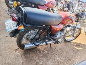 Bajaj Boxer 100 2016 Red