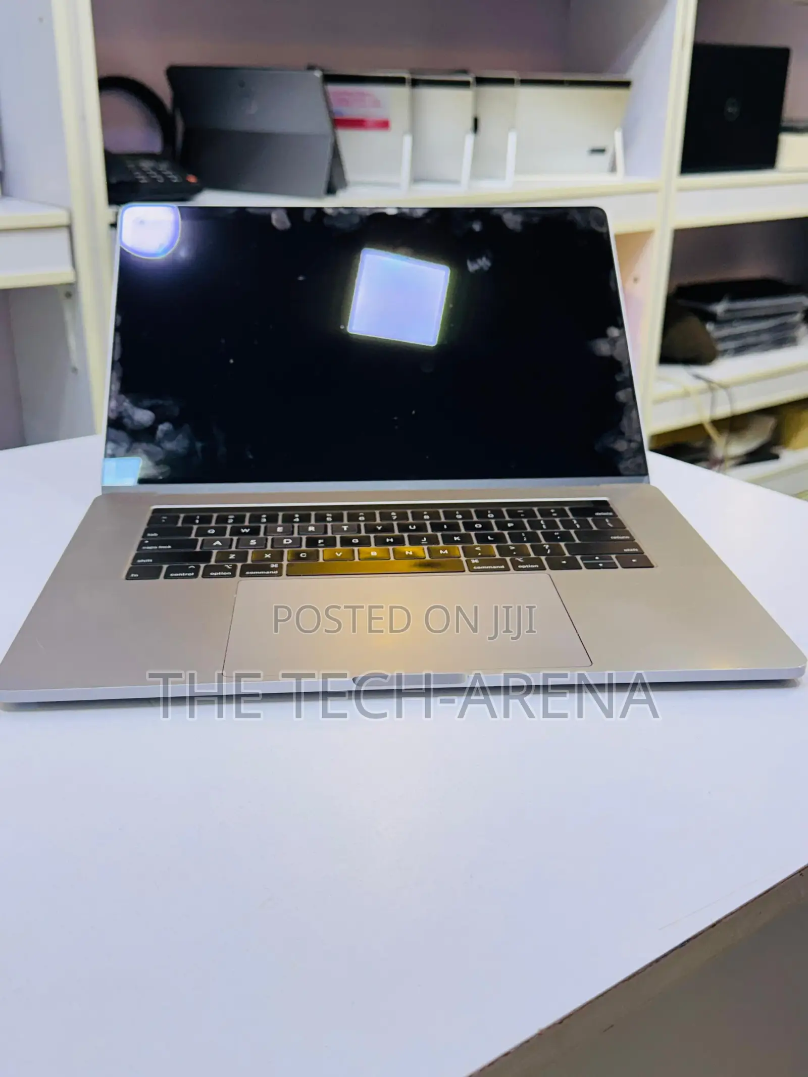 New Laptop Apple MacBook Pro 2019 16GB Intel Core i7 SSD 512GB