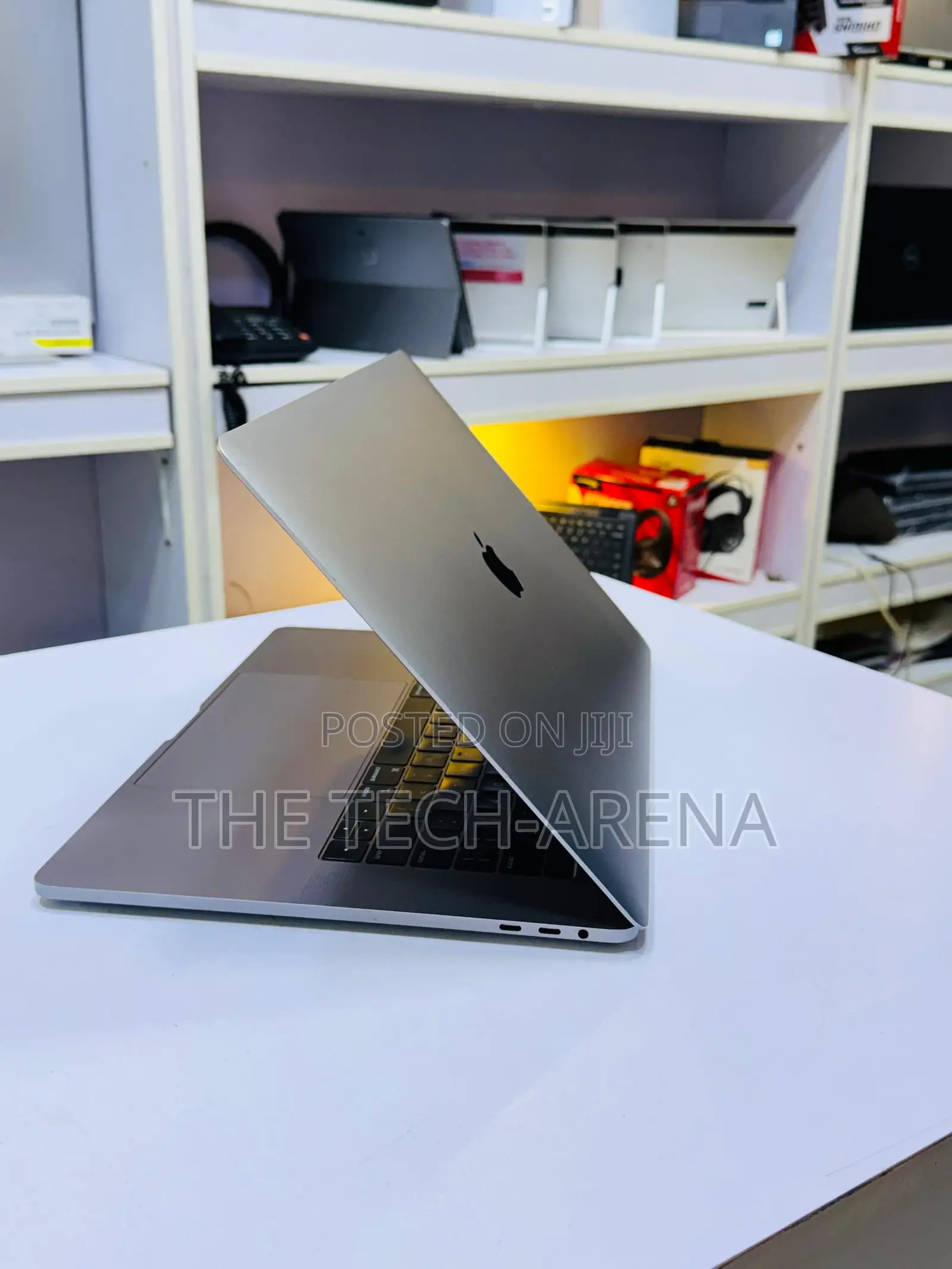 New Laptop Apple MacBook Pro 2019 16GB Intel Core i7 SSD 512GB