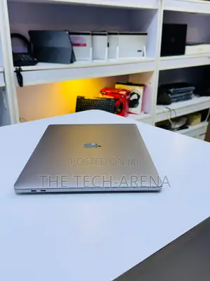 New Laptop Apple MacBook Pro 2019 16GB Intel Core i7 SSD 512GB