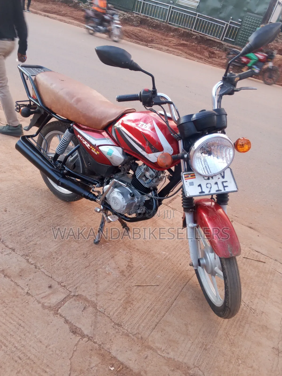 TVS HLX 125 2023 Red