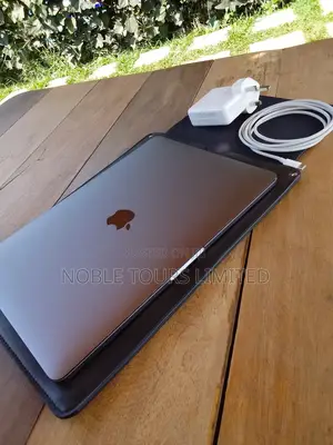 New Laptop Apple MacBook Pro 2017 16GB Intel Core i7 SSHD+SSD 512GB