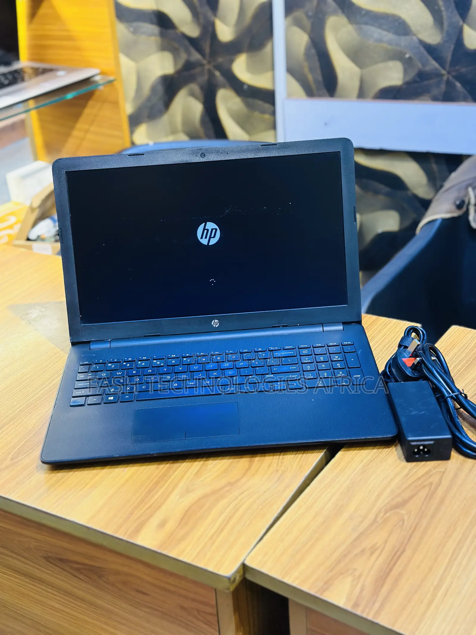 Laptop HP 15-dw1197nia 8GB Intel Core i5 HDD 500GB