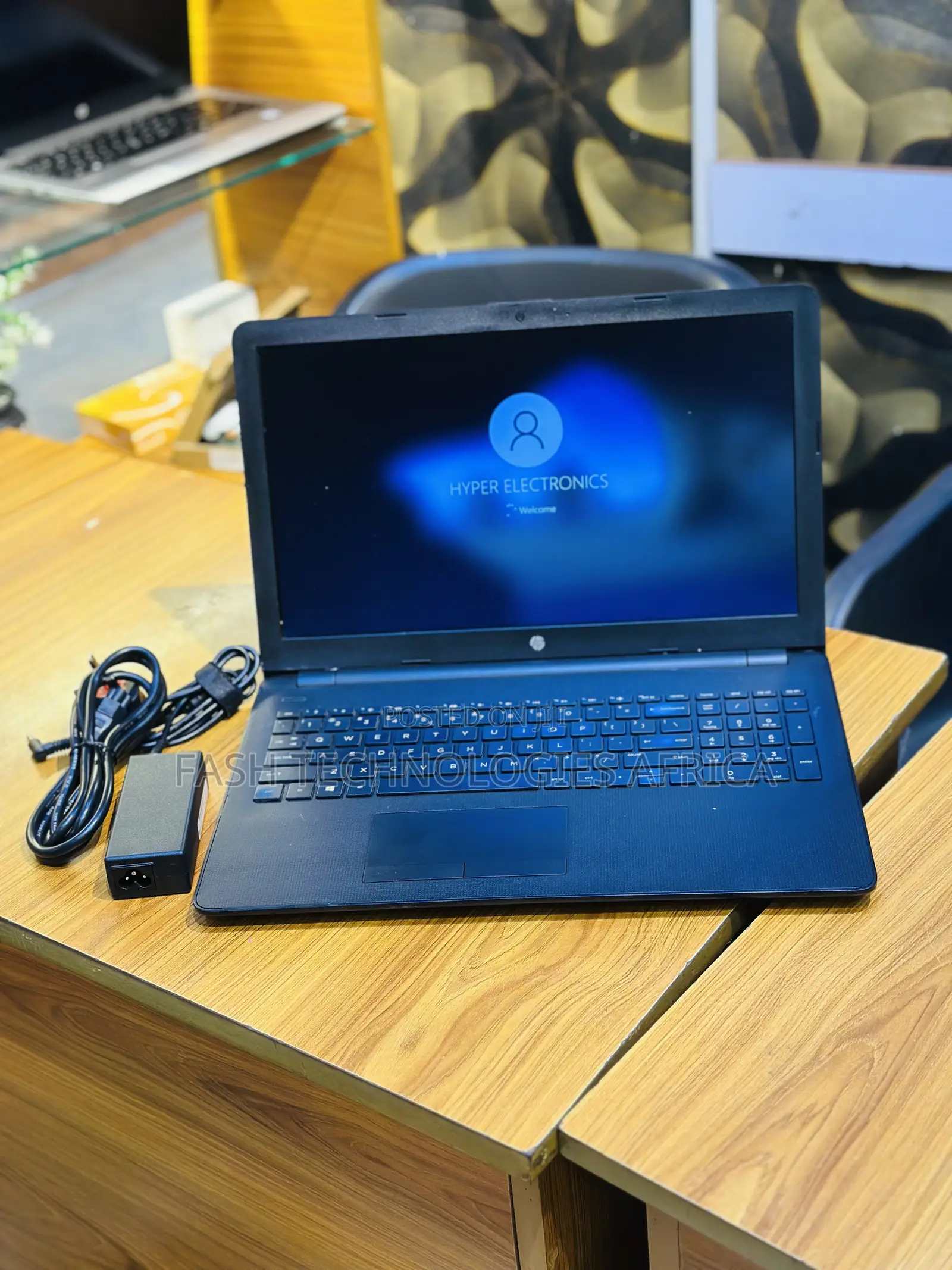 Laptop HP 15-dw1197nia 8GB Intel Core i5 HDD 500GB