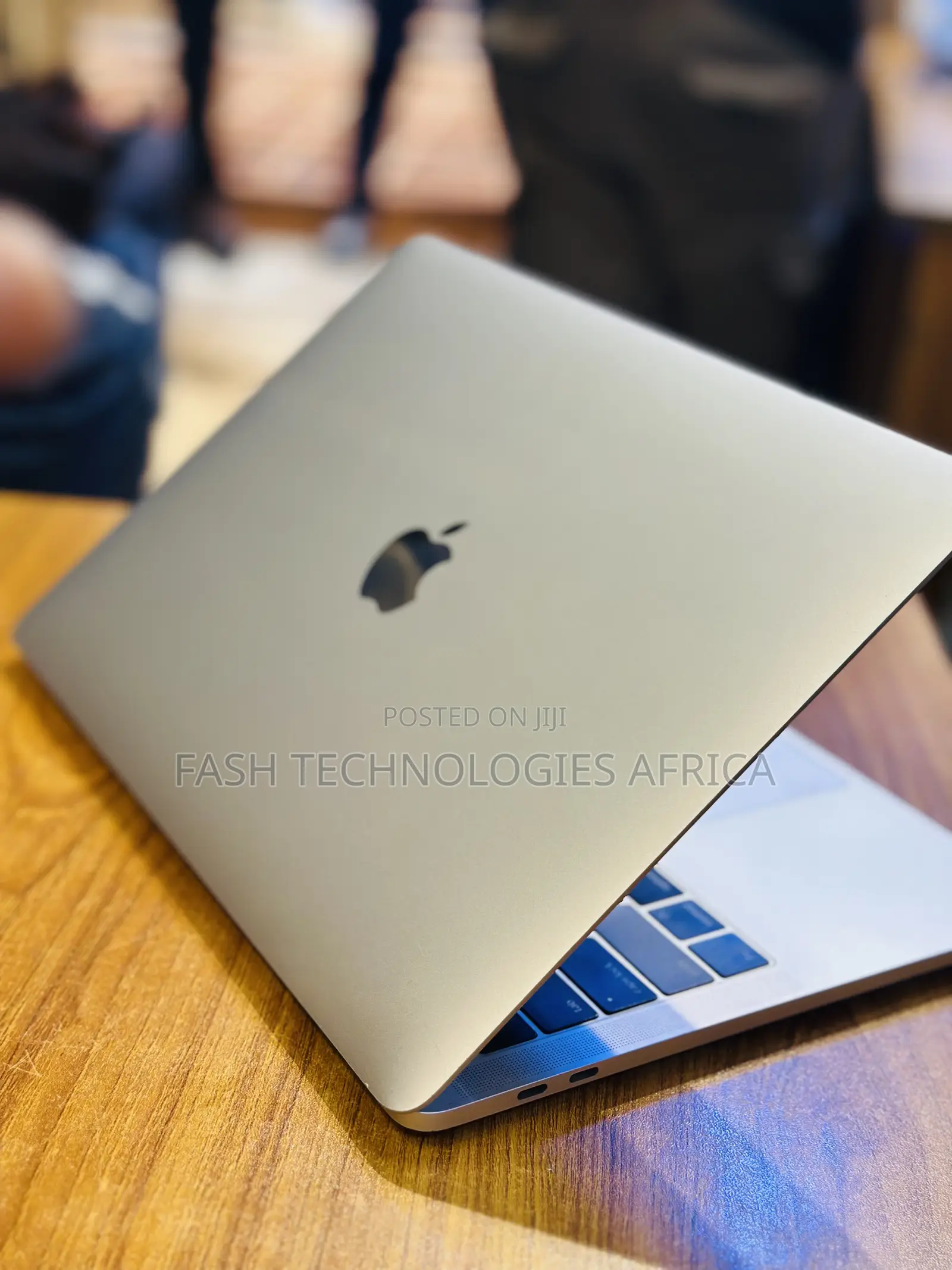 New Laptop Apple MacBook 2018 16GB Intel Core i7 SSD 1T