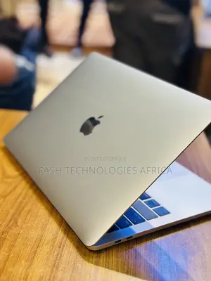 New Laptop Apple MacBook 2018 16GB Intel Core i7 SSD 1T