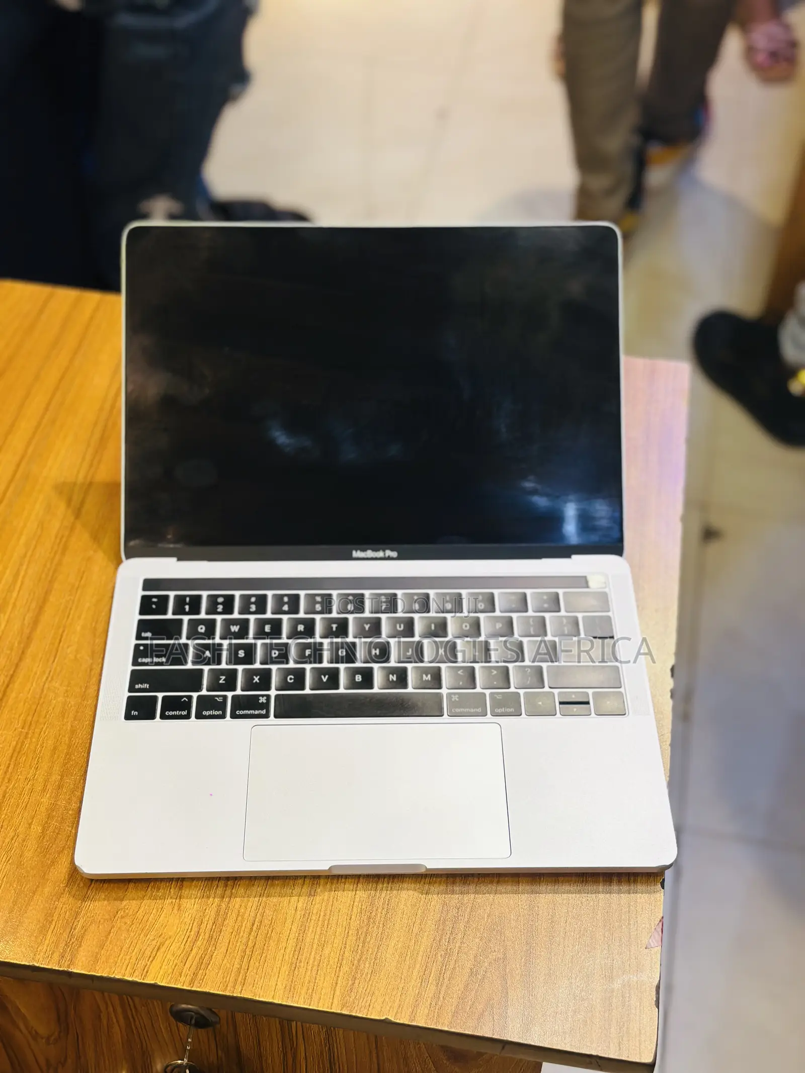 New Laptop Apple MacBook 2018 16GB Intel Core i7 SSD 1T