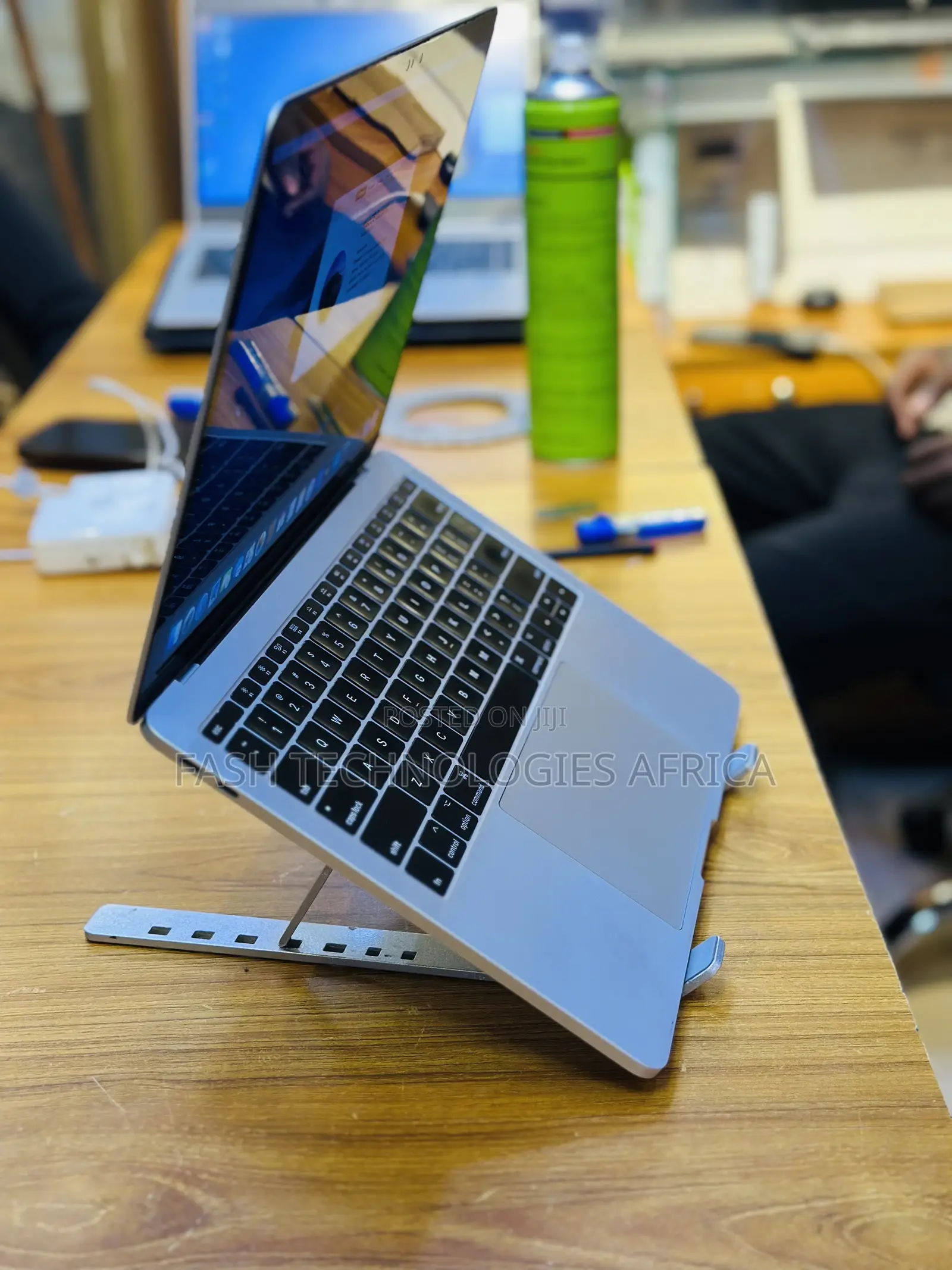 New Laptop Apple MacBook 2018 16GB Intel Core i7 SSD 1T