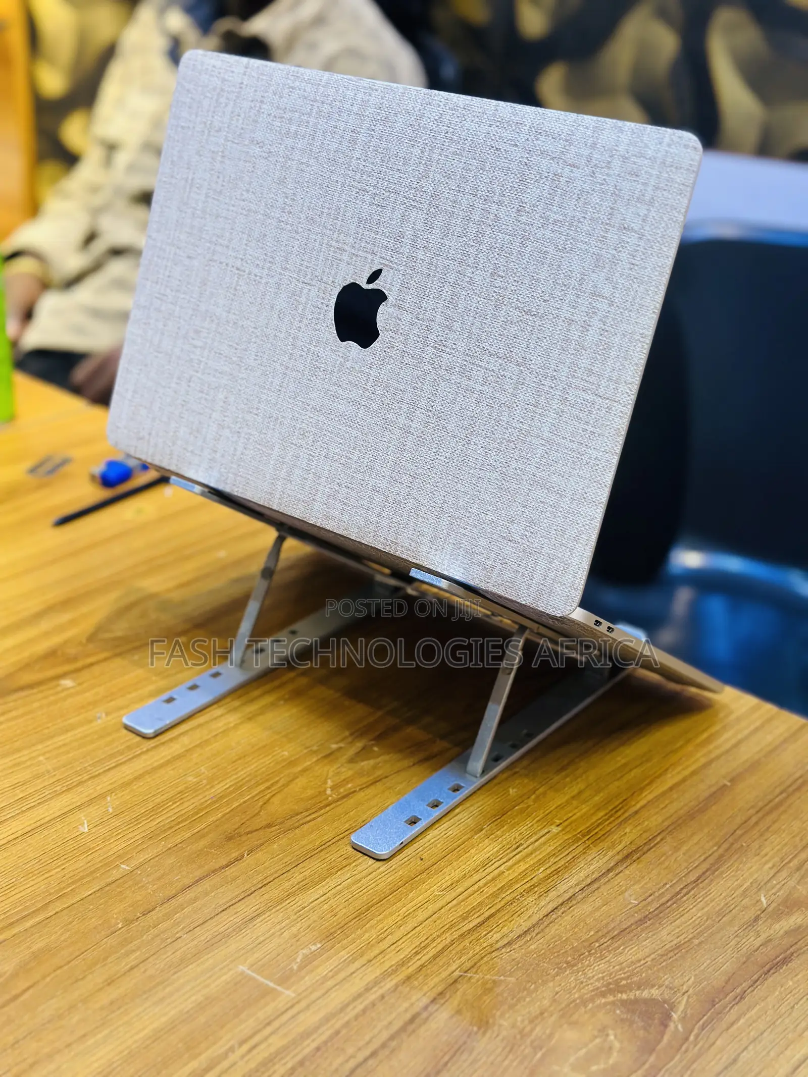 New Laptop Apple MacBook 2018 16GB Intel Core i7 SSD 1T