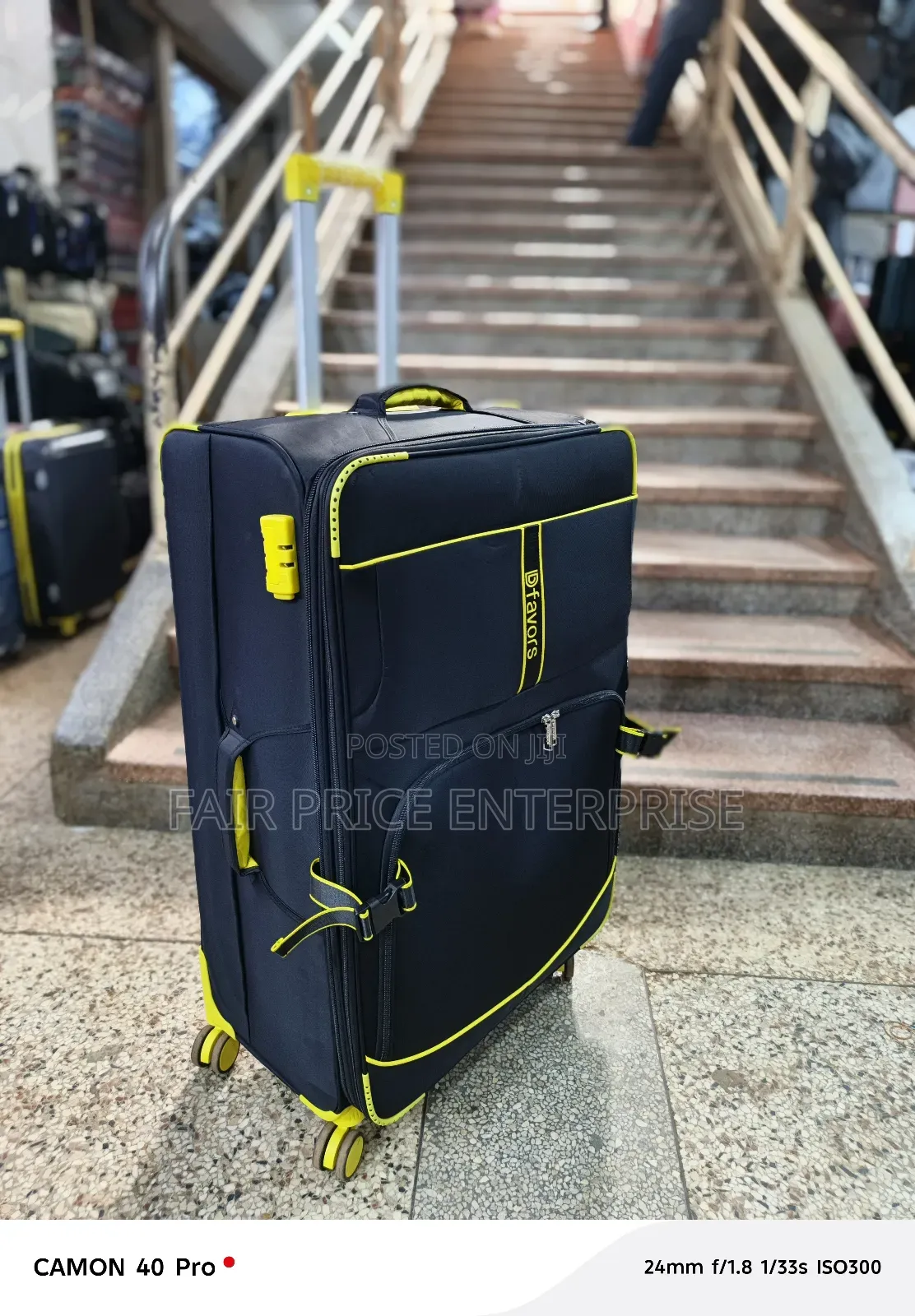 D Favor Cloth Suitcases. Extra Large Size. Black Color