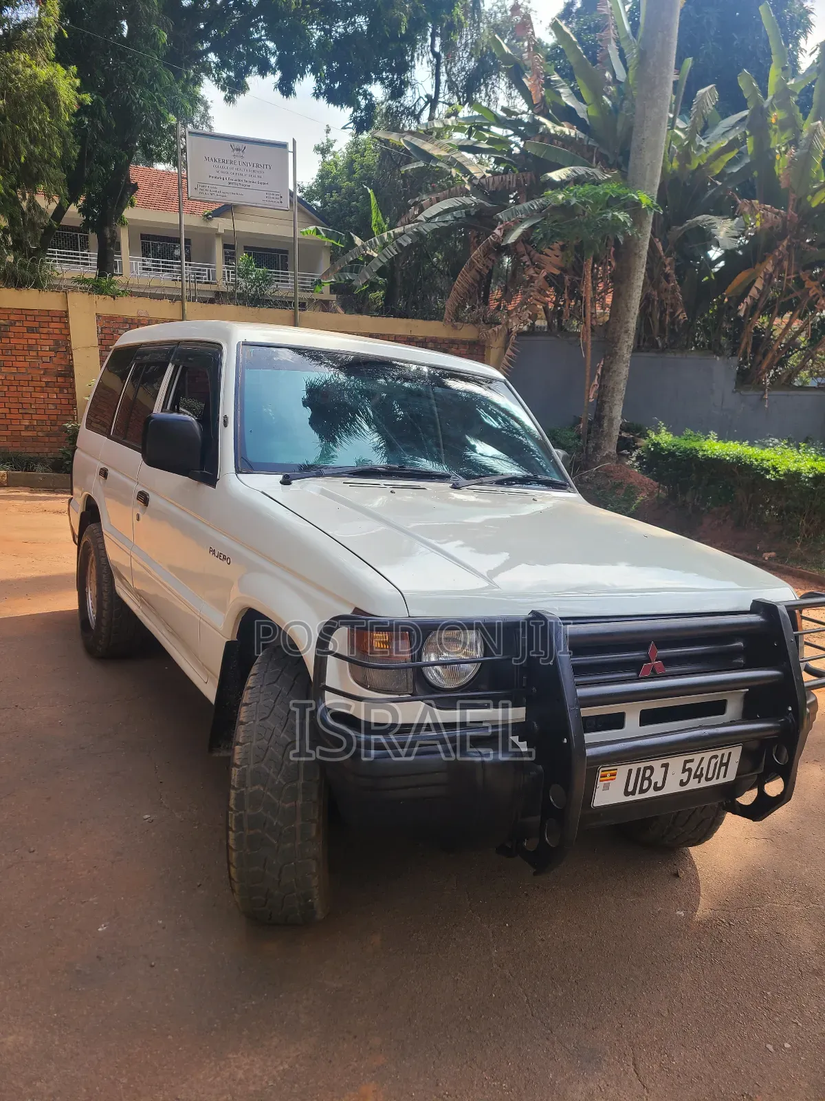 Mitsubishi Pajero 1993 Off white