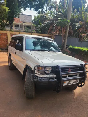 Mitsubishi Pajero 1993 Off white