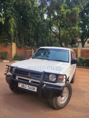 Mitsubishi Pajero 1993 Off white