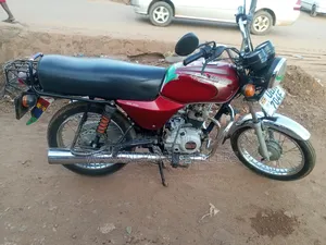 Bajaj Boxer 100 2024 Red