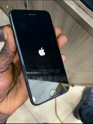 Apple iPhone 7 32 GB Black