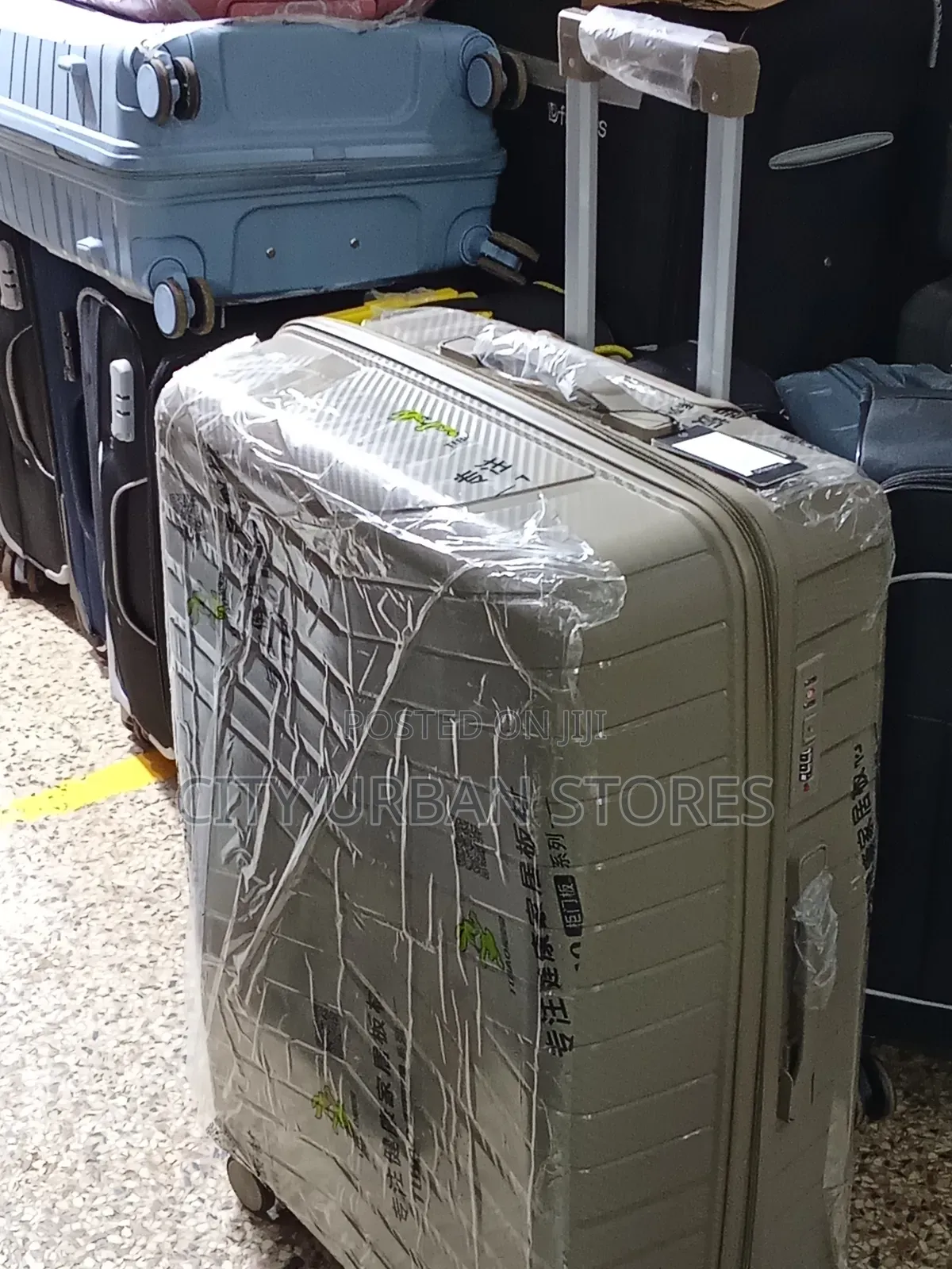Plastic Rubber Medium Suitcase Suitcases