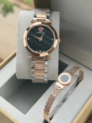 Feminine Metallic Watch With a Stainless Steel Bracelet