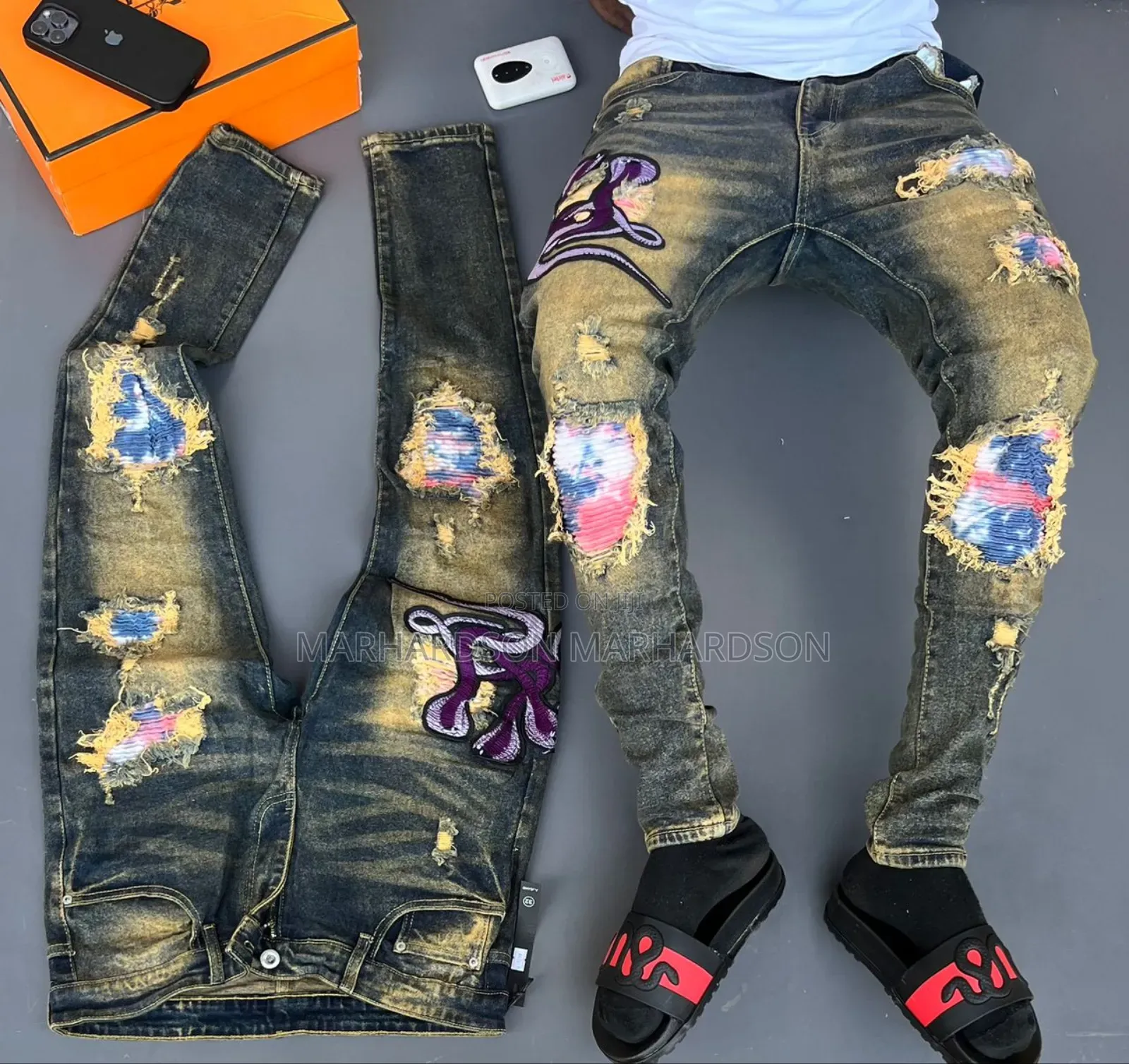 Simple Damaged Jeans