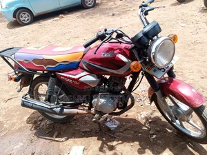 TVS HLX 125 2020 Red