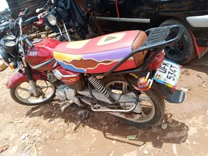 TVS HLX 125 2020 Red