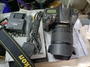 Nikon D7000 With Nikon 18-105mm Vr Lens