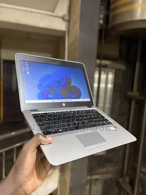 Laptop HP EliteBook 820 G3 8GB Intel Core i5 HDD+SSD 256GB