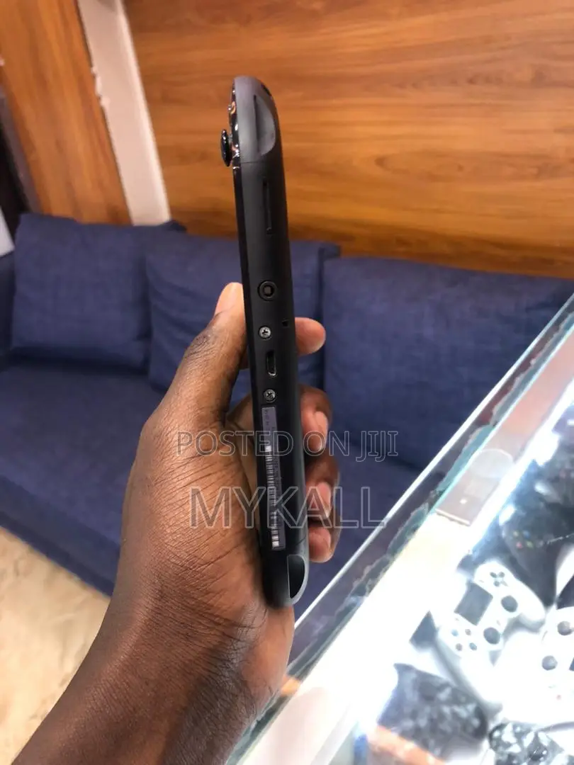 The Playstation Vita Slim (Pch-2000)