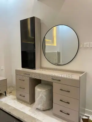 Make Up Table