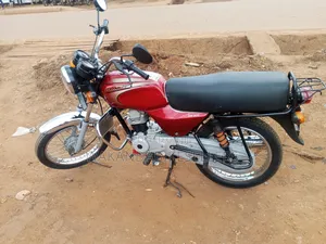 Bajaj Boxer 100 2024 Red