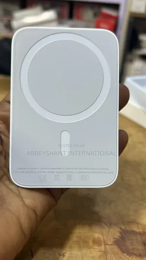 Magsafe-Compatible Portable Wireless Charger